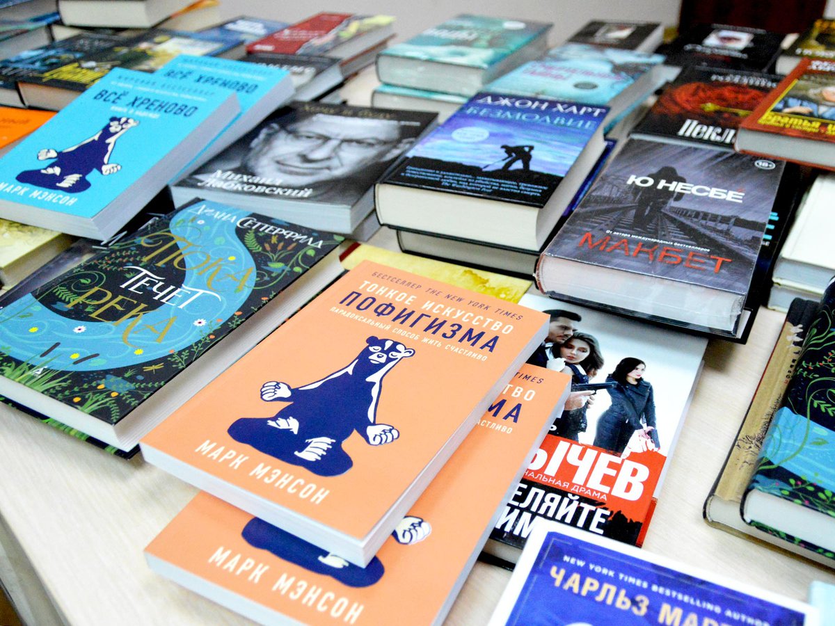 «Автосити» подарил библиотеке более 100 новых книг