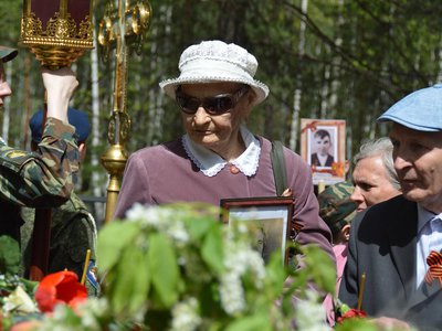 Днём 9 мая на Северном кладбище прошёл торжественный митинг (Выкса, 2018 г.)