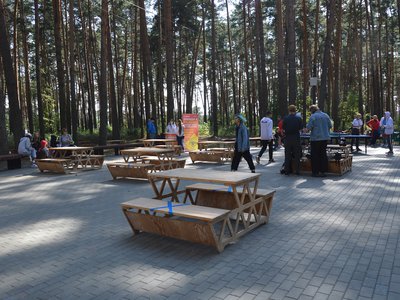 В лесопосадке работают ярмарка и фудкорт (Выкса, 2021 г.)