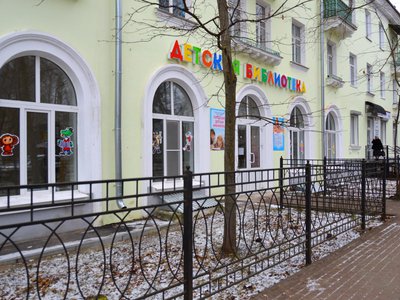 Библиотеку на улице Островского, 22 обновляют от пола до потолка