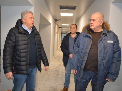 Владимир Кочетков и Дмитрий Махров осмотрели ход капитального ремонта общежития Выксунского филиала НИТУ «МИСиС»