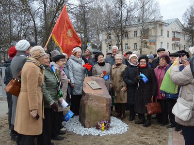 Выксунские комсомольцы отмечают 102-ю годовщину ВЛКСМ