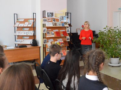 В Доме книги старшеклассникам рассказали о волонтёрском движении в масштабах России и Выксы