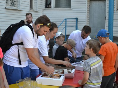 Участники велопробега «Добрая пироженка» привезли в «Пеликан» сладкие подарки (Выкса, 2018 г.)