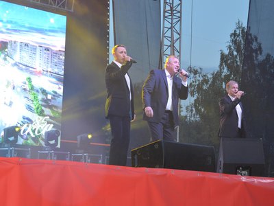 Концерт «Выксе 85!» на площади Октябрьской революции (Выкса, 2019 г.)