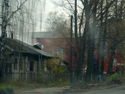 На улице Ленина сегодня утром горел частный дом в районе офиса «Ритуал-сервис»