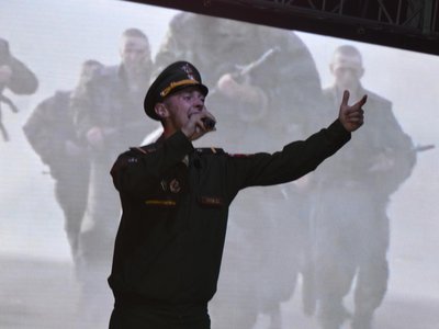 Концерт «Выксе 85!» на площади Октябрьской революции (Выкса, 2019 г.)