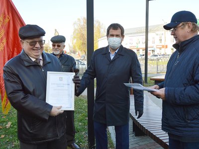 Ветераны Выксы отметили 102-ю годовщину ВЛКСМ на Комсомольской площади