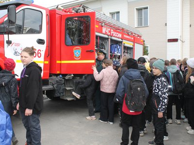 Пожарные пригласили на день открытых дверей