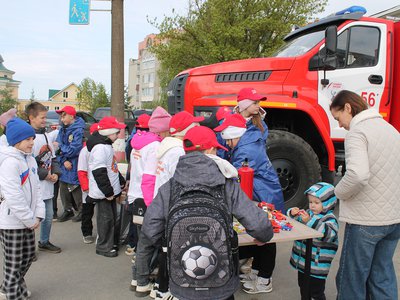 Пожарные пригласили на день открытых дверей