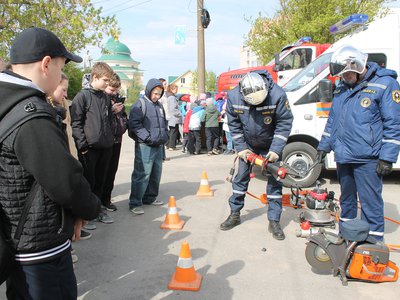 Пожарные пригласили на день открытых дверей