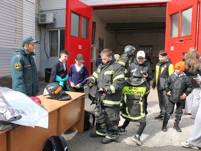 Пожарные пригласили на день открытых дверей