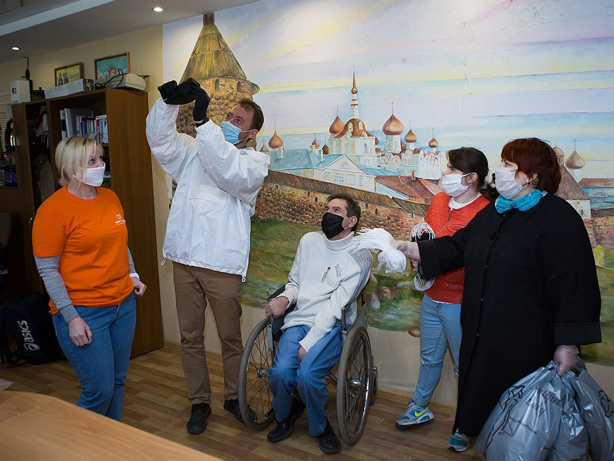 ВОМИ «Эдельвейс» помогли благотворительному фонду «ОМК-Участие» приобрести 700 масок