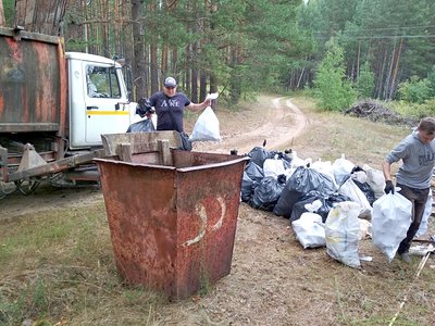 В лесу у Нижней Вереи собрали 40 мешков мусора