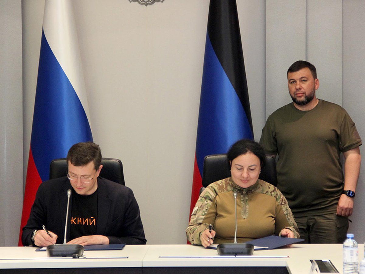 Губернатор Нижегородской области Глеб Никитин подписал с главой Харцызска Викторией Жуковой соглашение о сотрудничестве