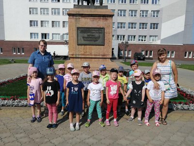 Обзорную экскурсию по городу устроили для воспитанников детского сада №4.
