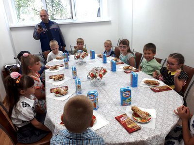 Завод «СТАНДАРТЪ» собрал ребят в школу
