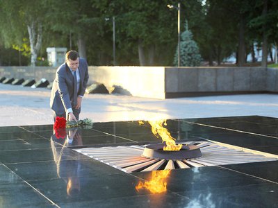 Глеб Никитин 22 июня возложил цветы к мемориалу «Вечный огонь»