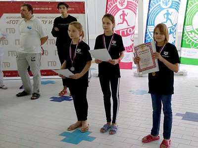 В ФОКе «Баташев Арена» прошло первенство округа по плаванию среди юношей и девушек