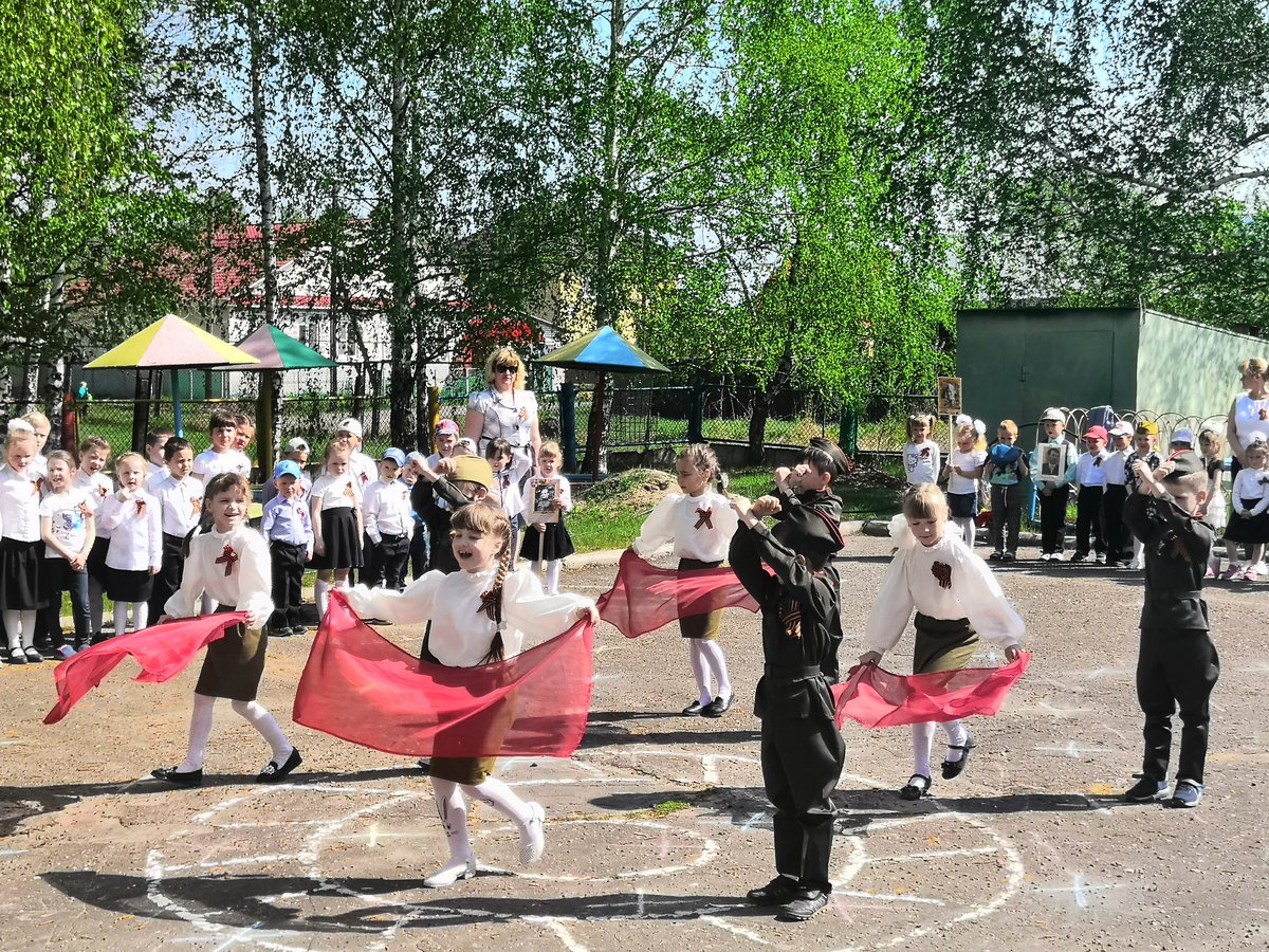 В детском саду №4 по доброй традиции прошла праздничная программа, посвящённая Дню Победы