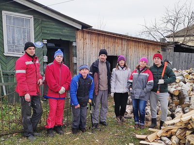 Активисты волонтёрского движения «Доброхот» под руководством Сергея Матюгина посетили одиноких людей, нуждающихся в поддержке.