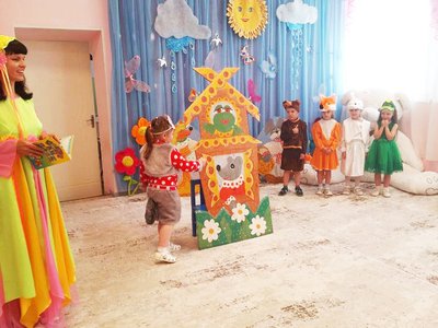 В «Ромашке» поставили «Теремок»