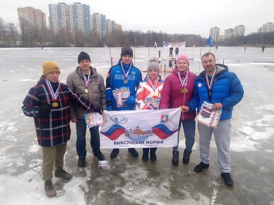 В воскресенье выксунские моржи приняли участие в чемпионате Нижнего Новгорода по зимнему плаванию