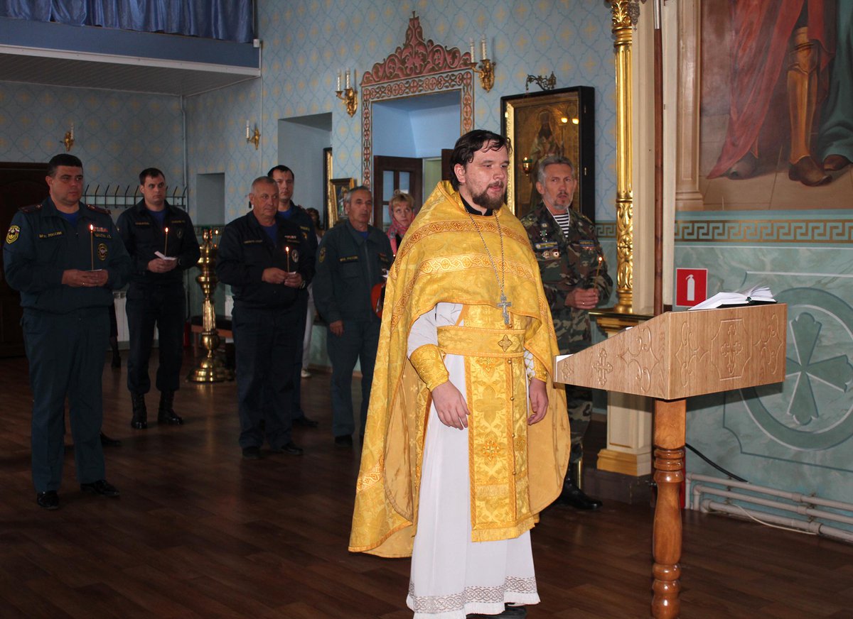 Сотрудники МЧС посетили молебен в церкви Иоанна Богослова