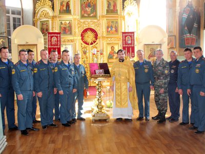 Сотрудники МЧС посетили молебен в церкви Иоанна Богослова