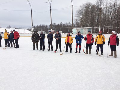 Соревнования по хоккею с мячом в валенках в рамках спартакиады трудовых коллективов