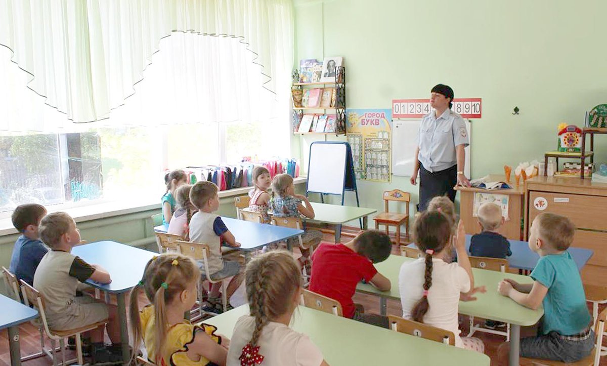 Выксунские полицейские провели уроки безопасности для воспитанников детского сада №3 «Ручеёк» (Выкса, 2018 г.)