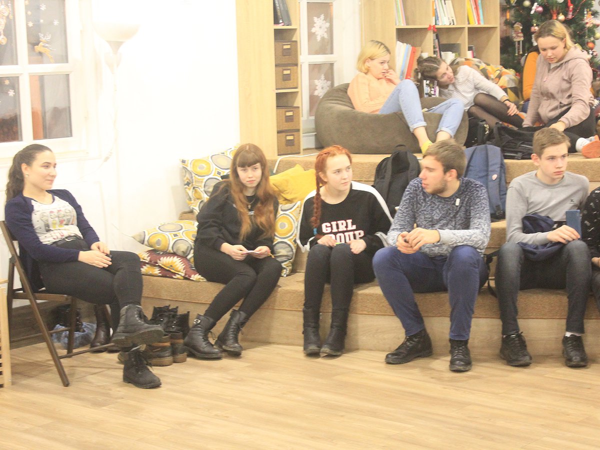 В рамках проекта «Школа волонтёра» выксунский Молодёжный центр совместно с арт-пространством Ex Libris организовал встречу с Ириной Никулиной