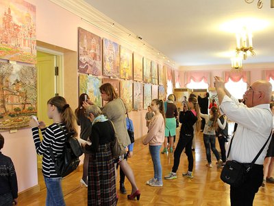 Выставка работ Люси Чарской «Московские чары»