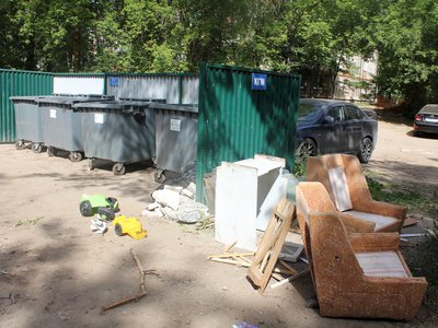 Исчез контейнер для пластика во дворе домов 18-20 на ул. Островского