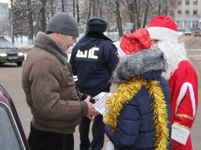 Полицейский Дед Мороз в подарок Правила принёс