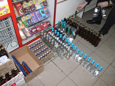 Полицейские изъяли из незаконного оборота 1 702 бутылки алкоголя (Выкса, 2019 г.)
