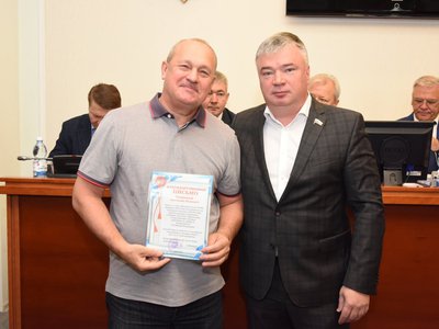 Артём Кавинов передал нижегородцам благодарственные письма за помощь в зоне СВО
