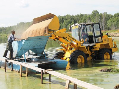 В «Полдеревском» продолжается выращивание рыбы для осеннего отлова