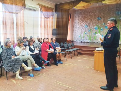 Роман Кузнецов провёл совещание с представителями образования