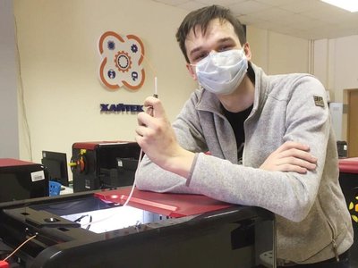 В детском технопарке «Кванториум» на 3D-принтерах печатают детали для медицинских щитков