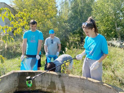 Уборка территории на Дружбе