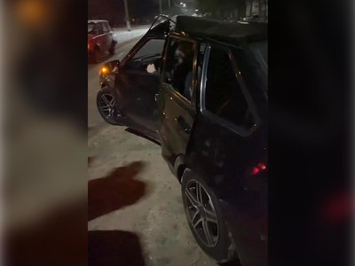 Автомобиль Lada Samara врезался в фонарный столб