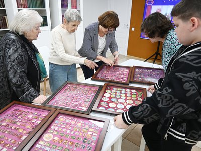 Коллекционер Лариса Лакеева собрала две тысячи значков