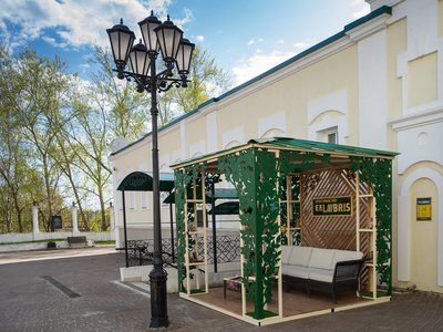 На площади Металлургов снова открылся летний читальный зал Ex Libris