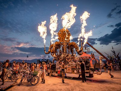 Клуб английского языка приглашает зрителей обсудить фестиваль Burning Man