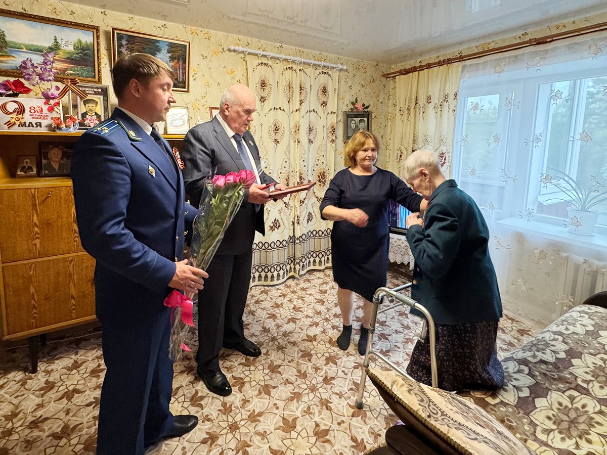 Поздравляют-Матову.jpg
