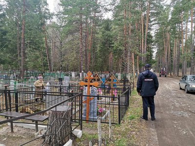 Выксунцы в обход запрета решили посетить кладбища
