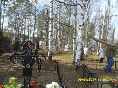 В Нижней Верее очистили кладбище
