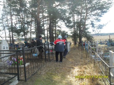 В Нижней Верее очистили кладбище
