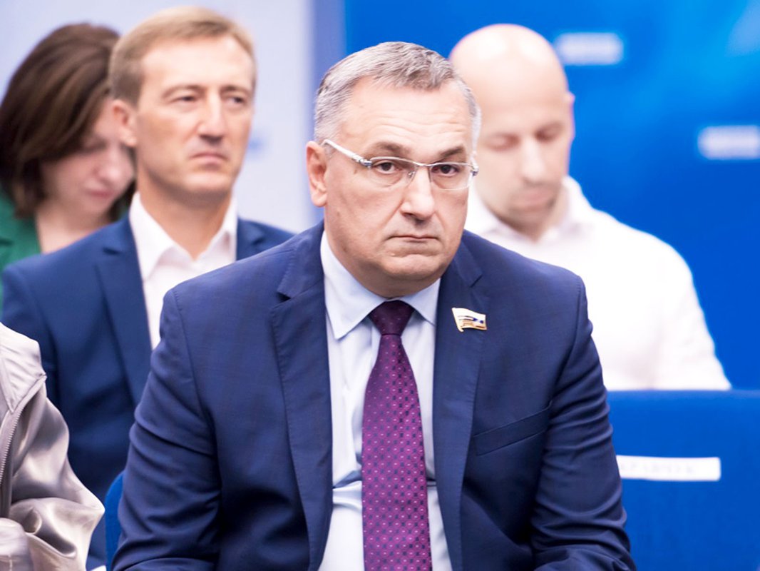 Василий Суханов: «Патриотизм и защита суверенитета – крайне актуальные темы в предлагаемых поправках к Конституции»